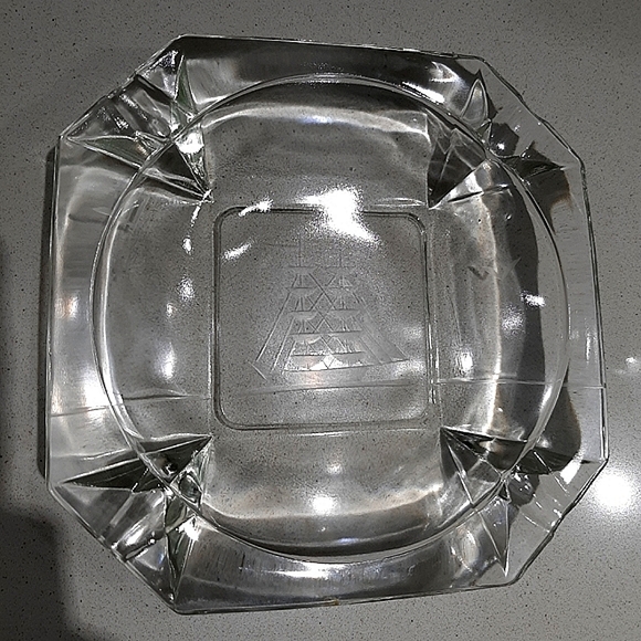 Vintage etched glass ashtray - Picture 1 of 11